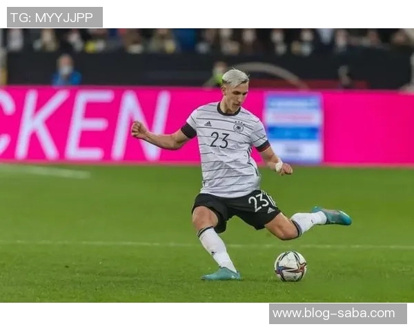 德媒报道多特蒙德夏季转会目标锁定斯图加特后卫亨德里克斯